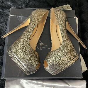 GIUSEPPE ZANOTTI EU 41 (US 10) Gold/Black Leather Stiletto 6” Heel REFER 2 PICS